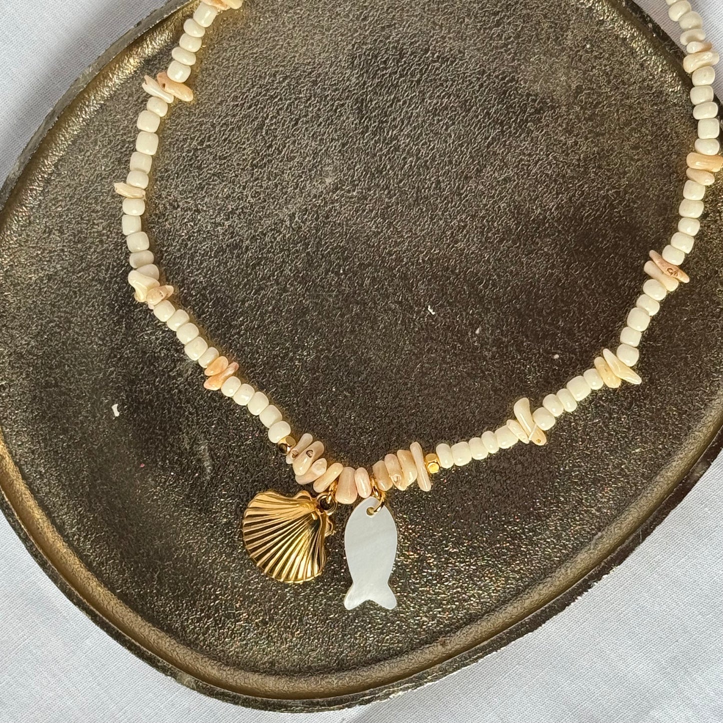 Ketting pareltjes en chips stone kralen (beige)
