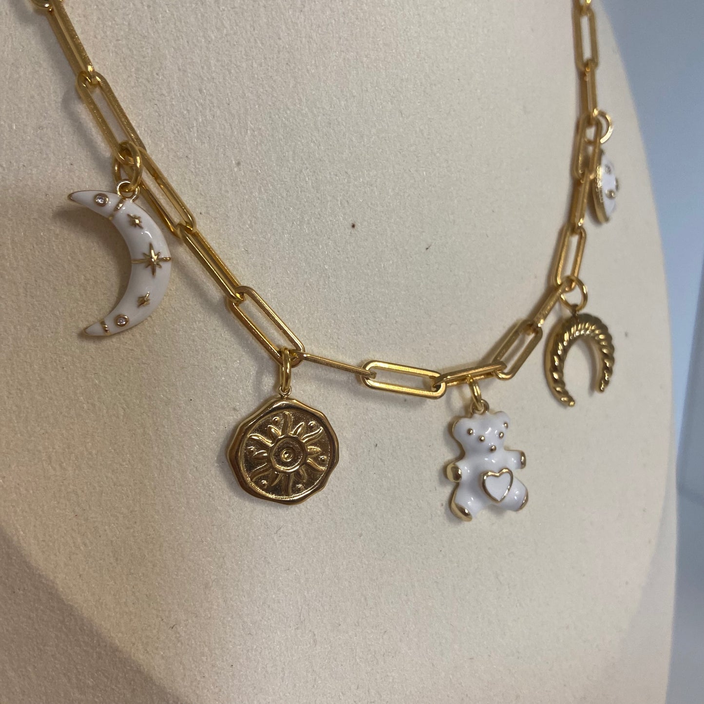 Ibiza Fiesta: bedelketting witte bedels