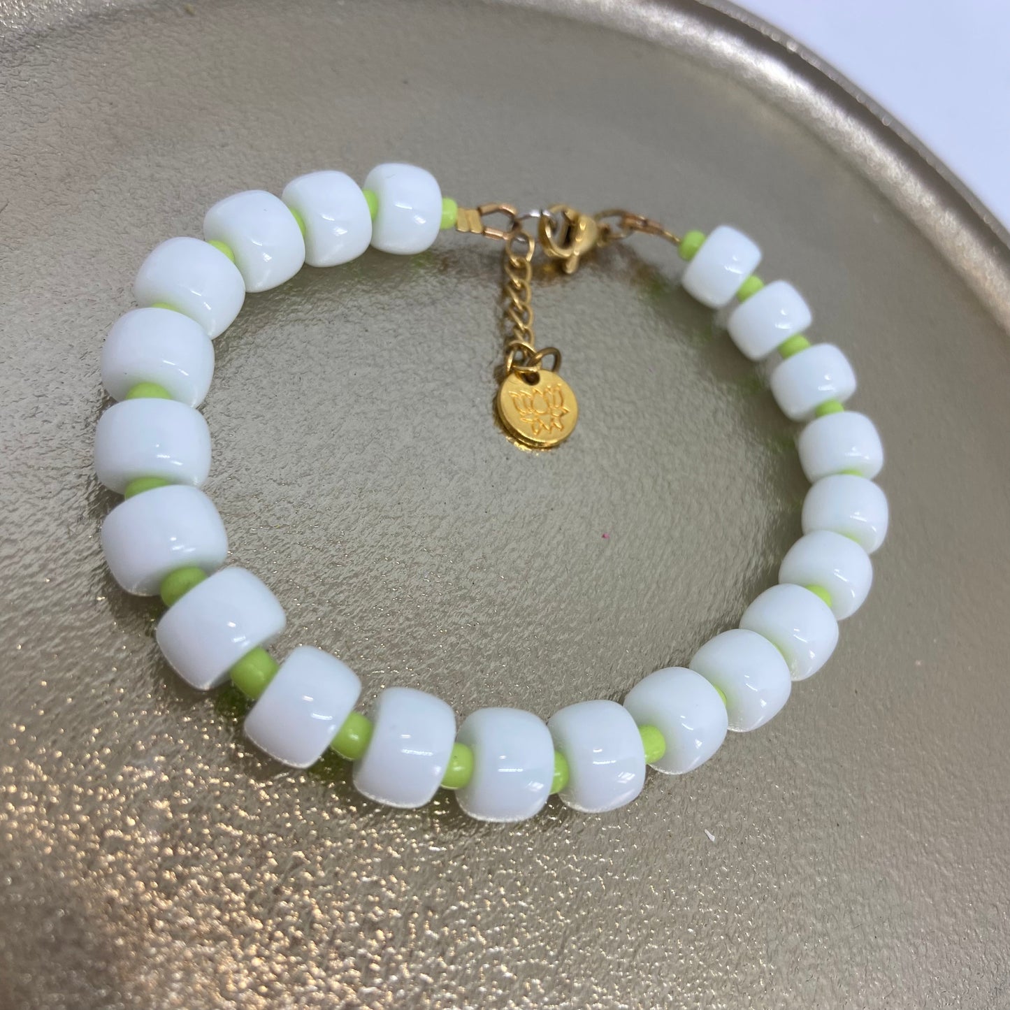 Armband: rondellen (pastel groen)