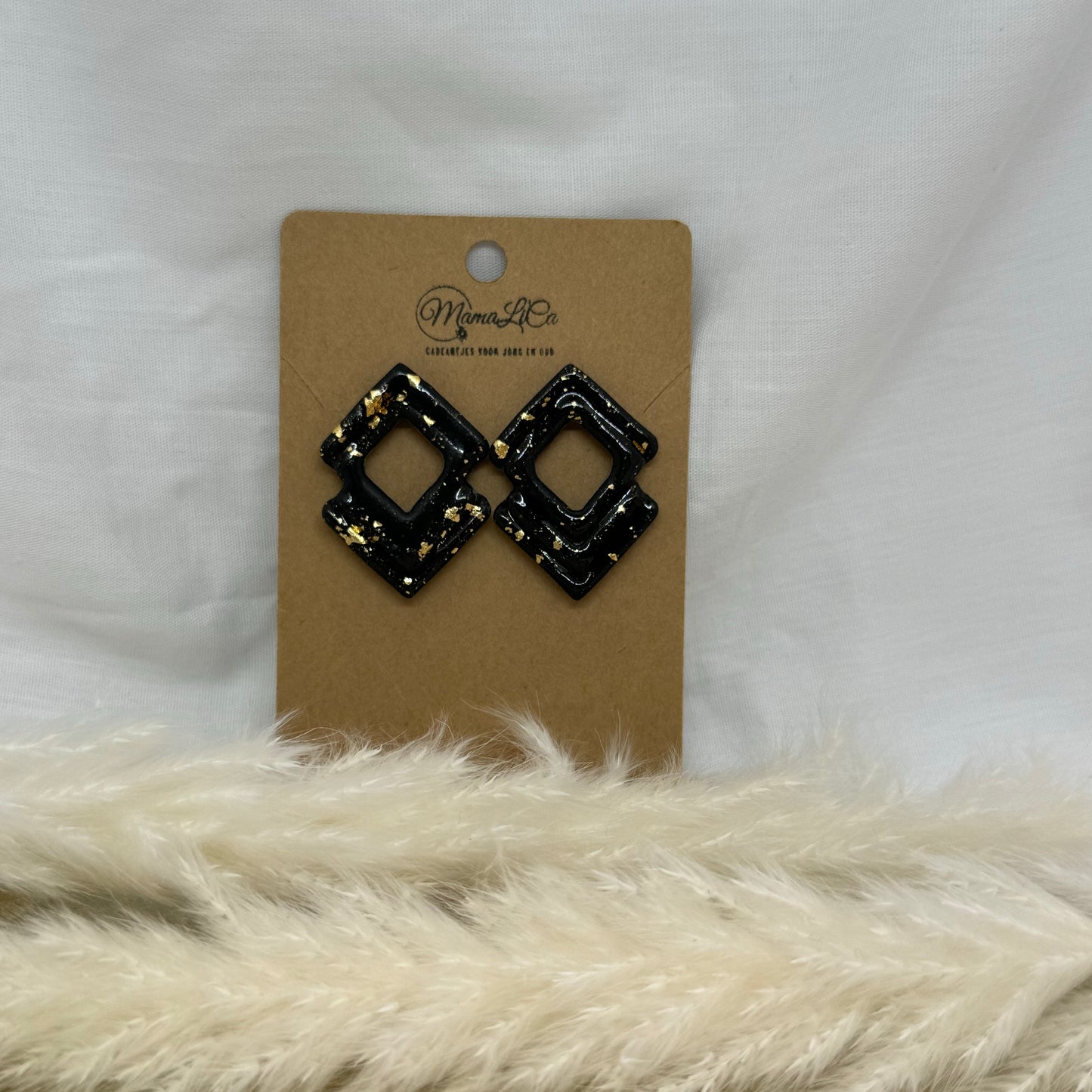 Noir Chic Allure -> 13