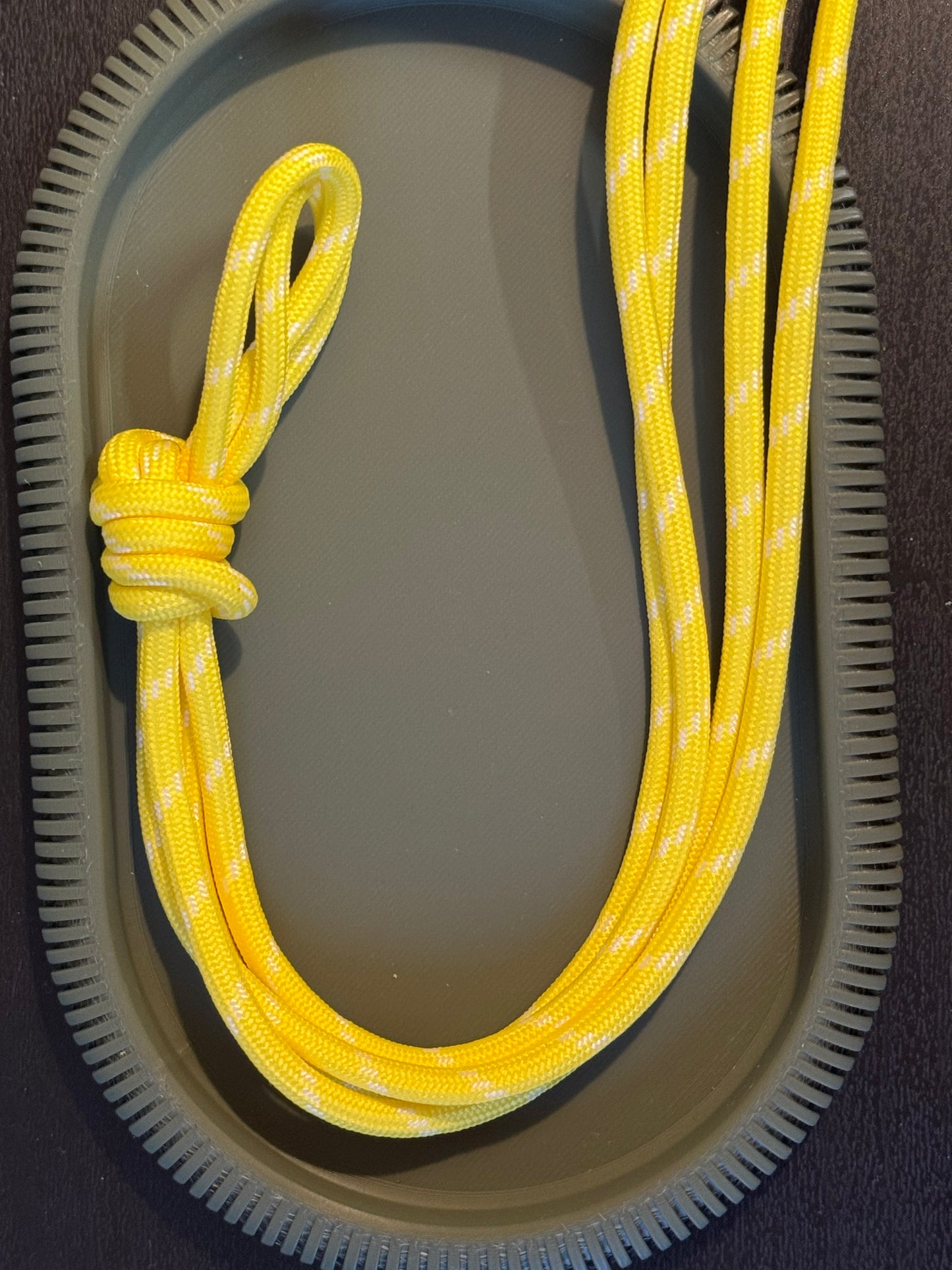 Paracord (2 stuks) -> streepjes geel (lichter)