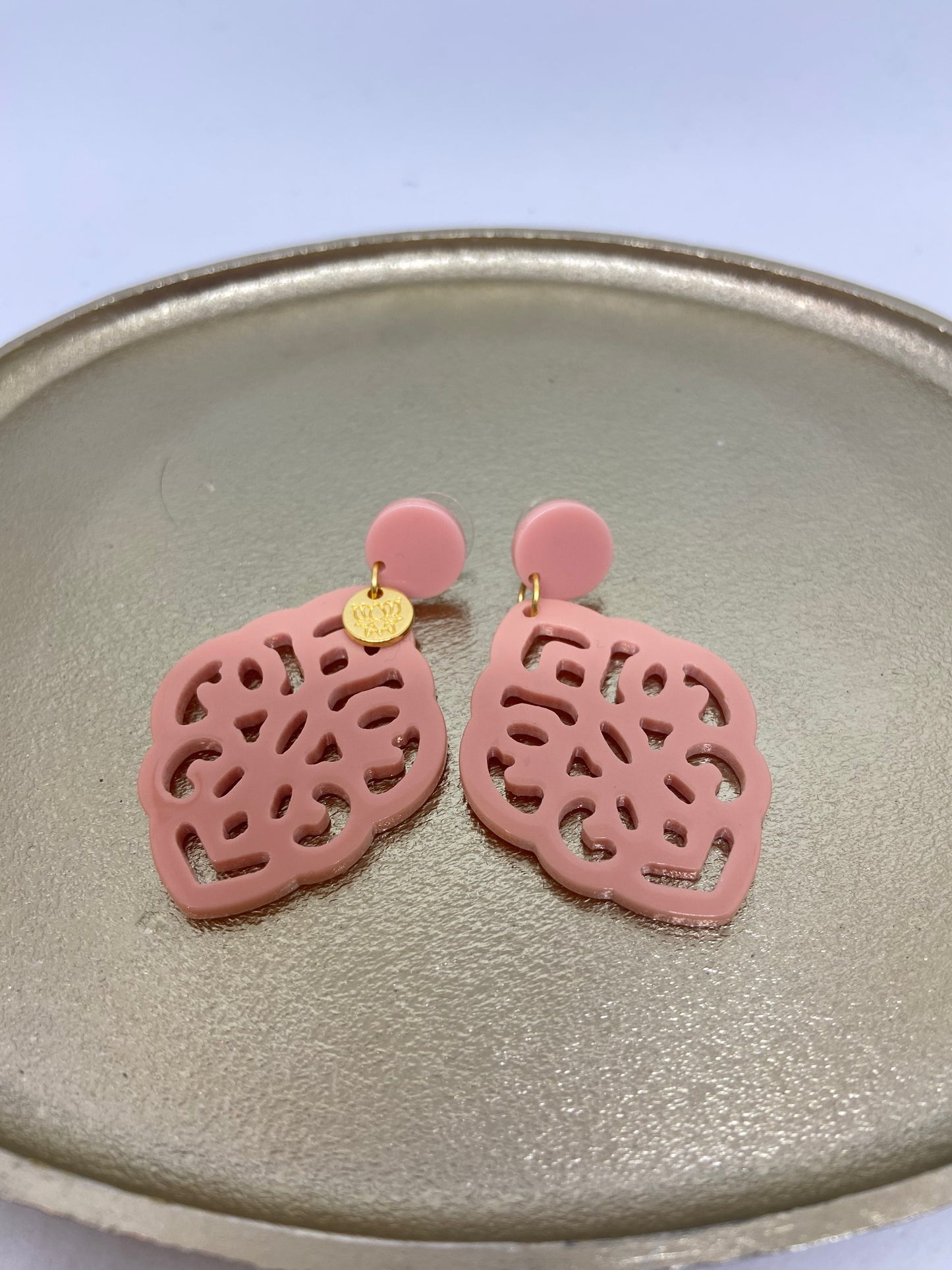 Oorbellen "resin barok ruit vintage pink"