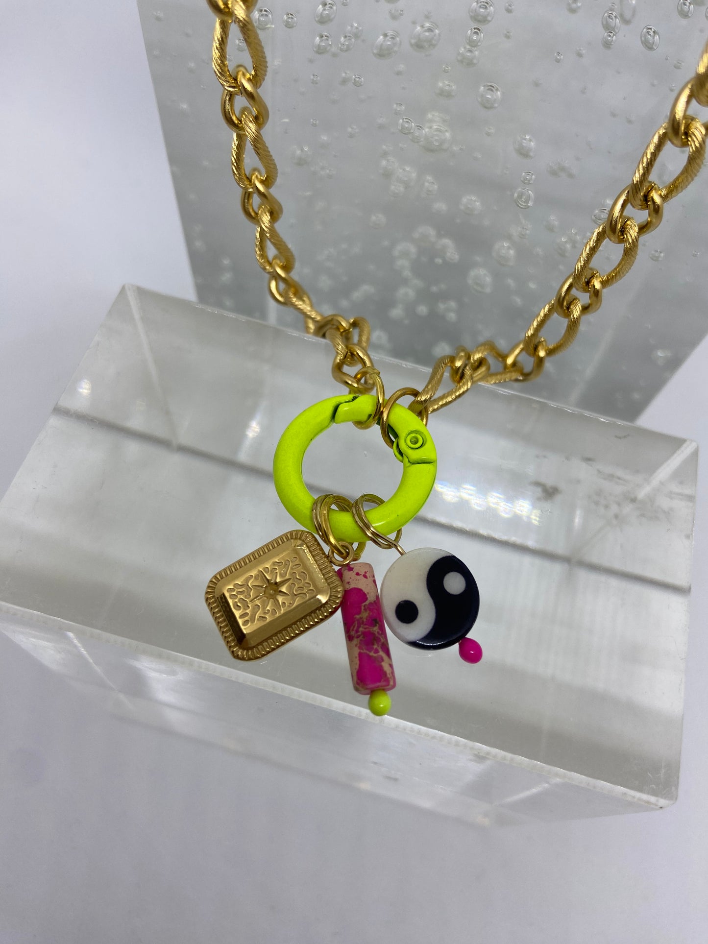 Ketting met fluo gele ring