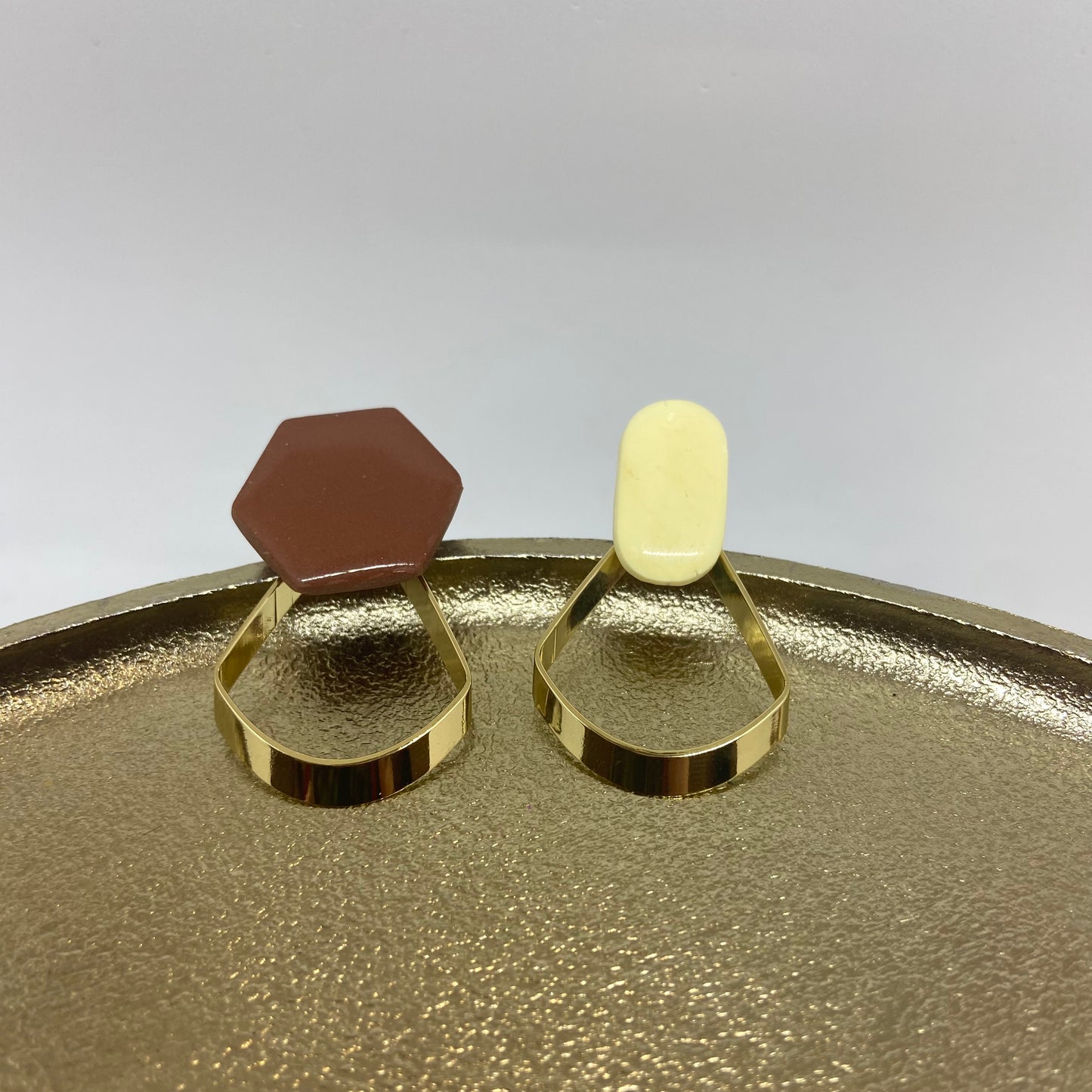 Mix & Match -> Hangertje (Irreqular triangle Goud)