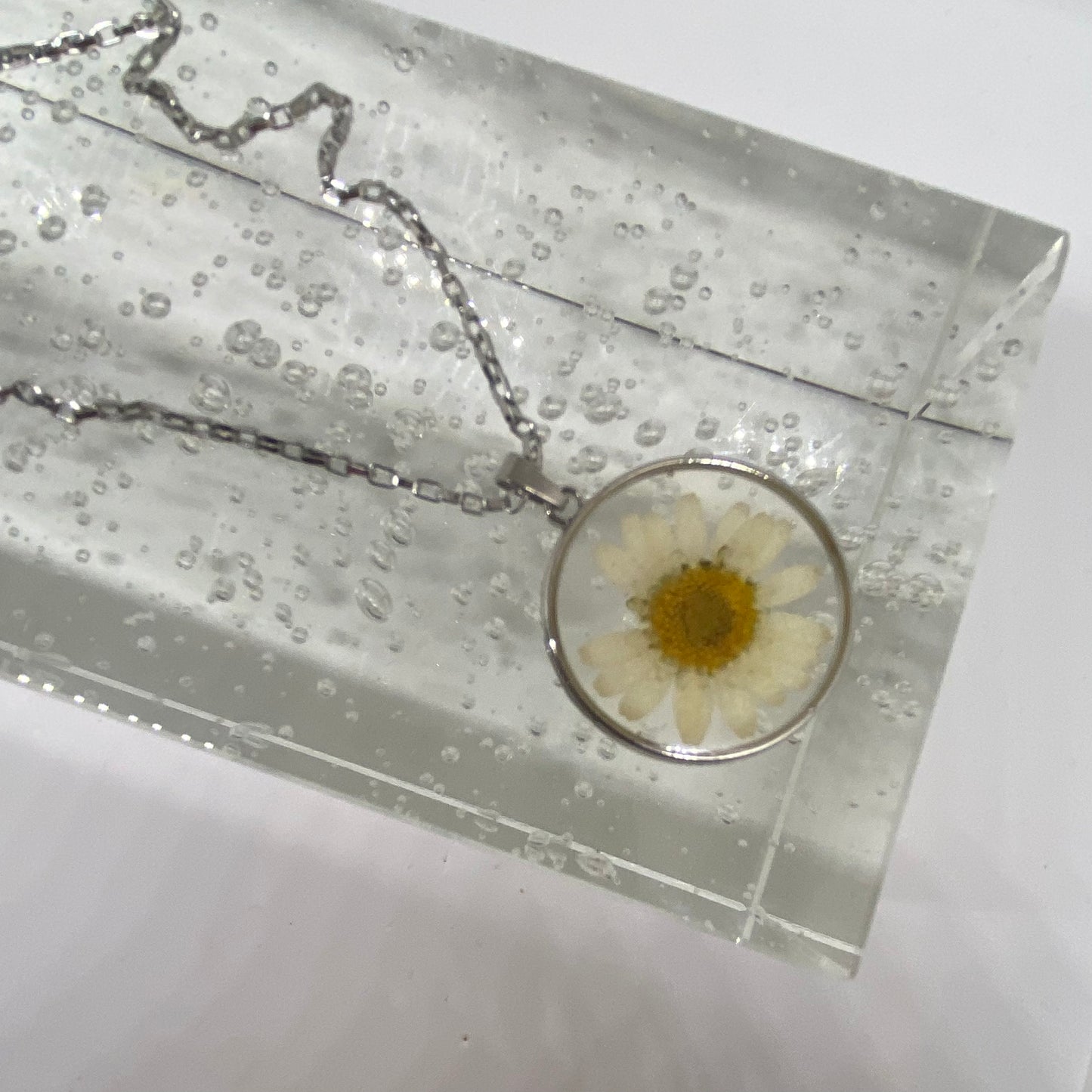 Ketting droogbloem (zilver) -> witte bloem