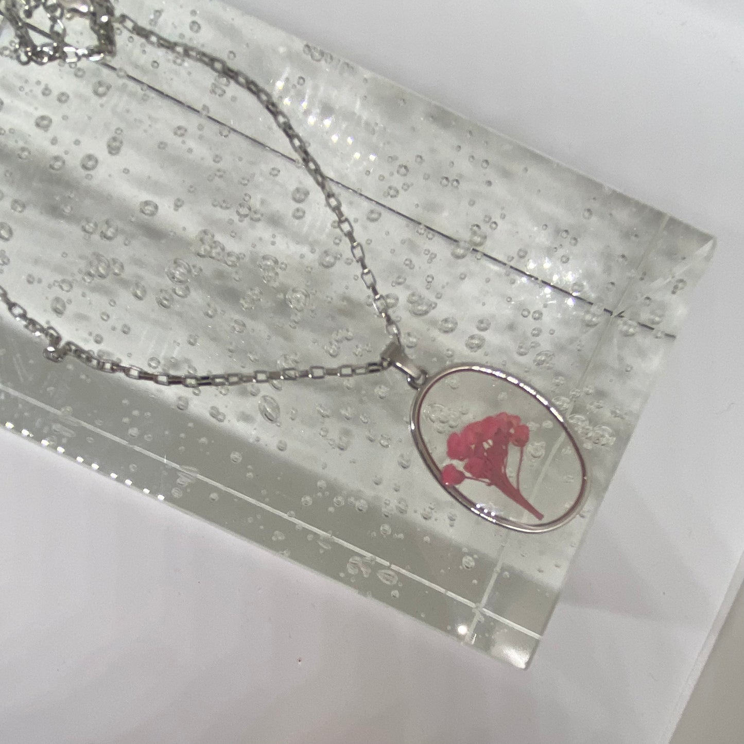 Ketting met droogbloem (zilver) -> roze bloem