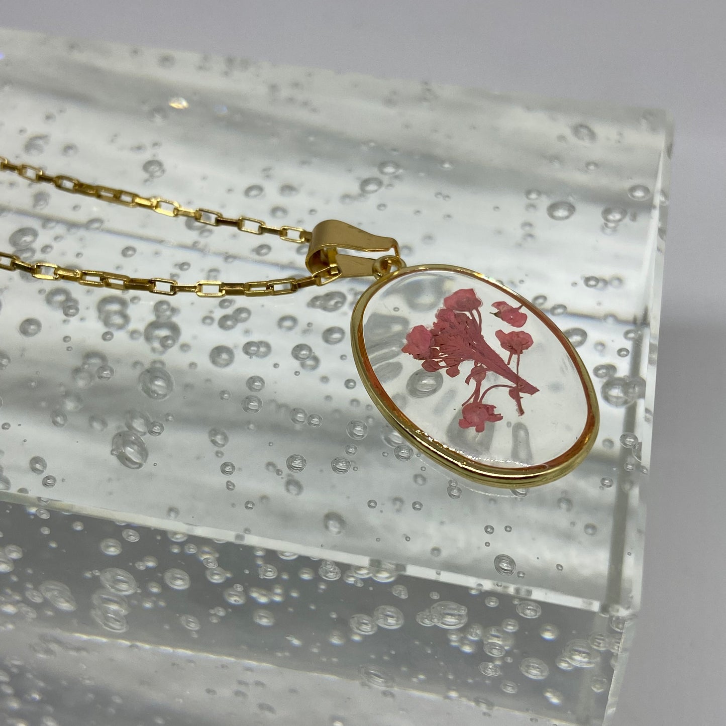 Ketting droogbloem (goud) -> roze bloem