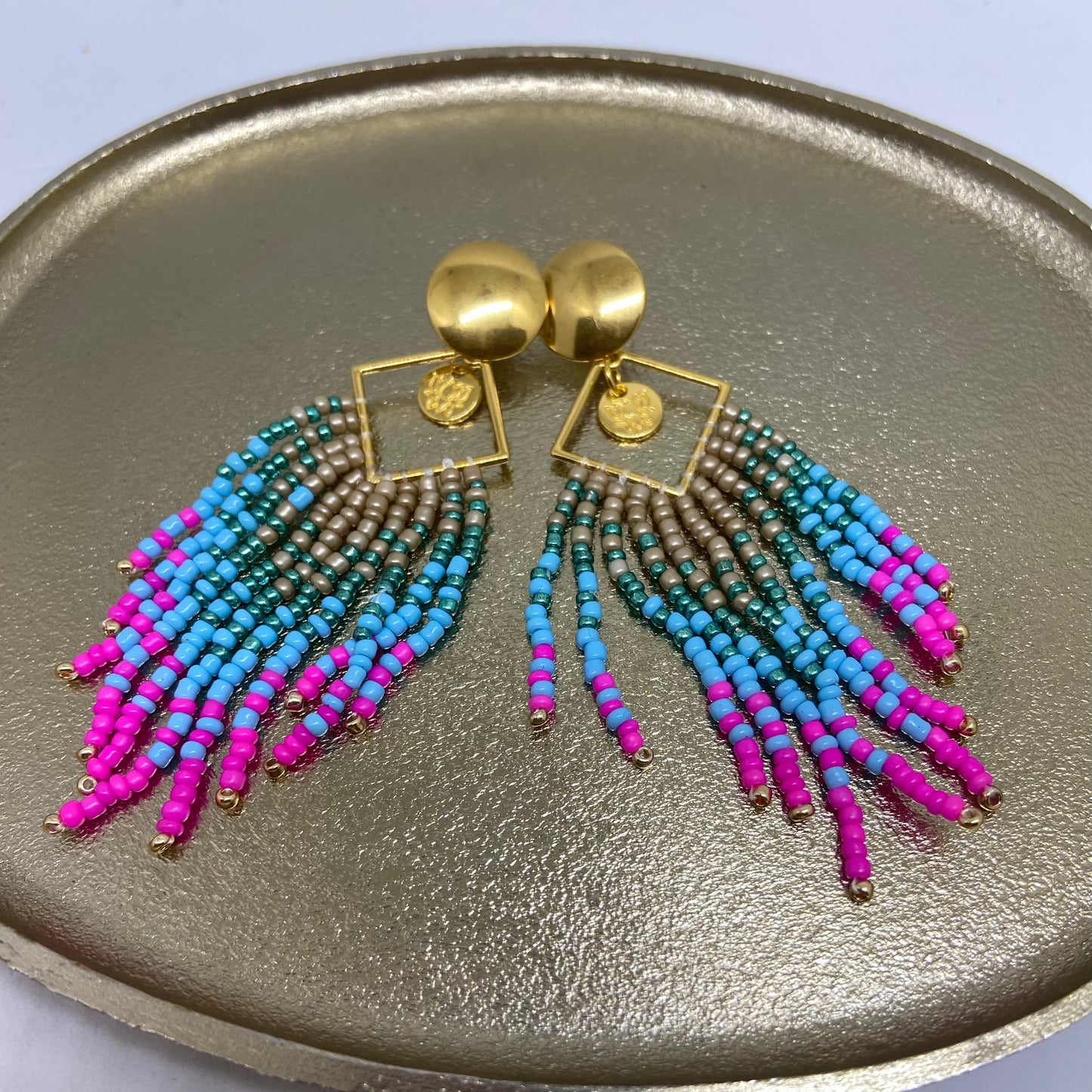 Oorbel met kralen (roze, blauw, groen, beige)