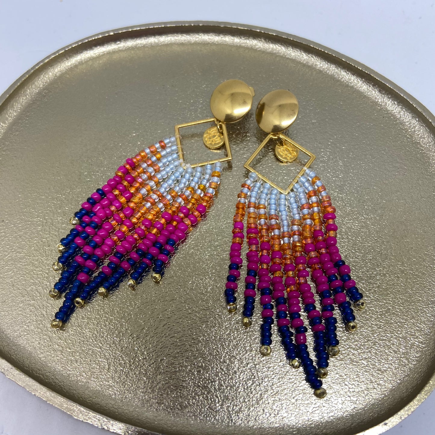 Oorbel met kralen ( Blauw, roze, oranje, lichtblauw)