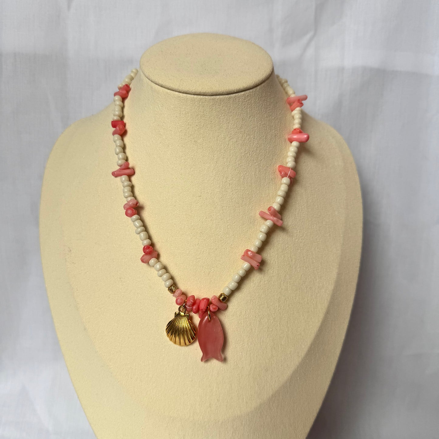 Ketting pareltjes en chips stone kralen  (roze)