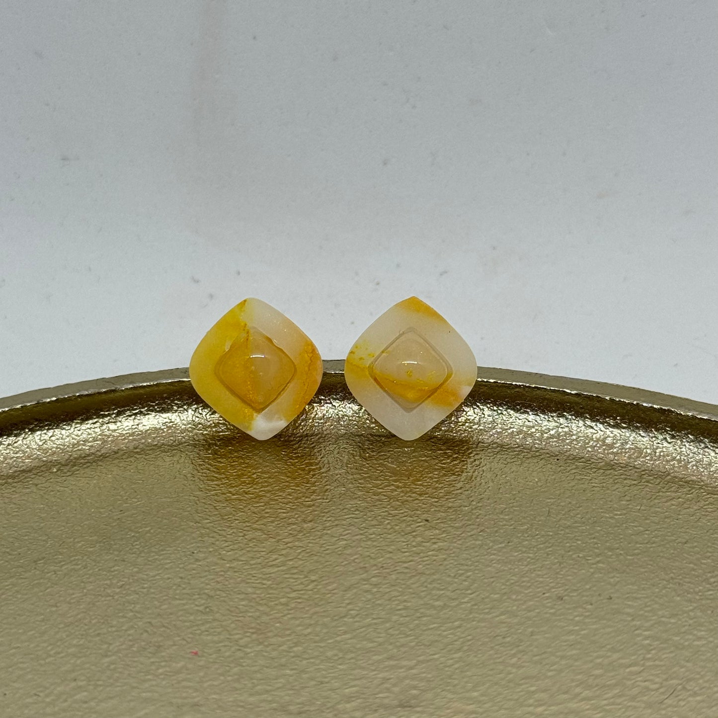 Translucent Treasures (Gold) -> 12