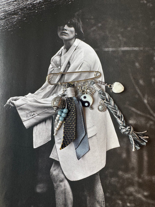 Broche (grijs/zwart) -> in het zilver