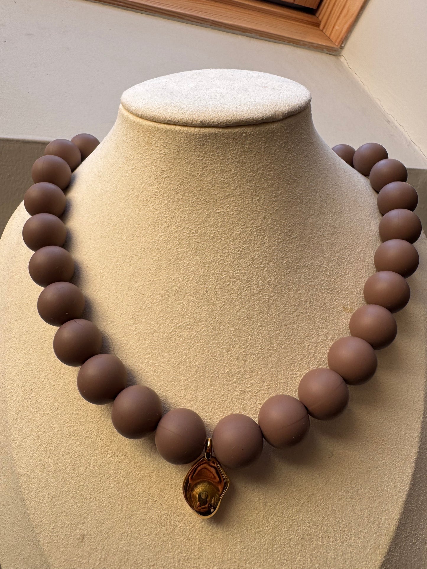 Bead & Bold (chocomelk)