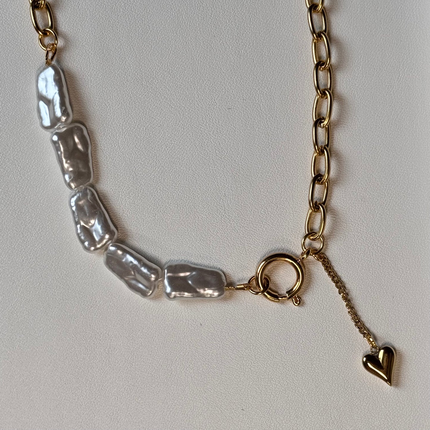 💖✨ Introducing our "Heart to Pearl" collection! ✨💖 -> Korte ketting