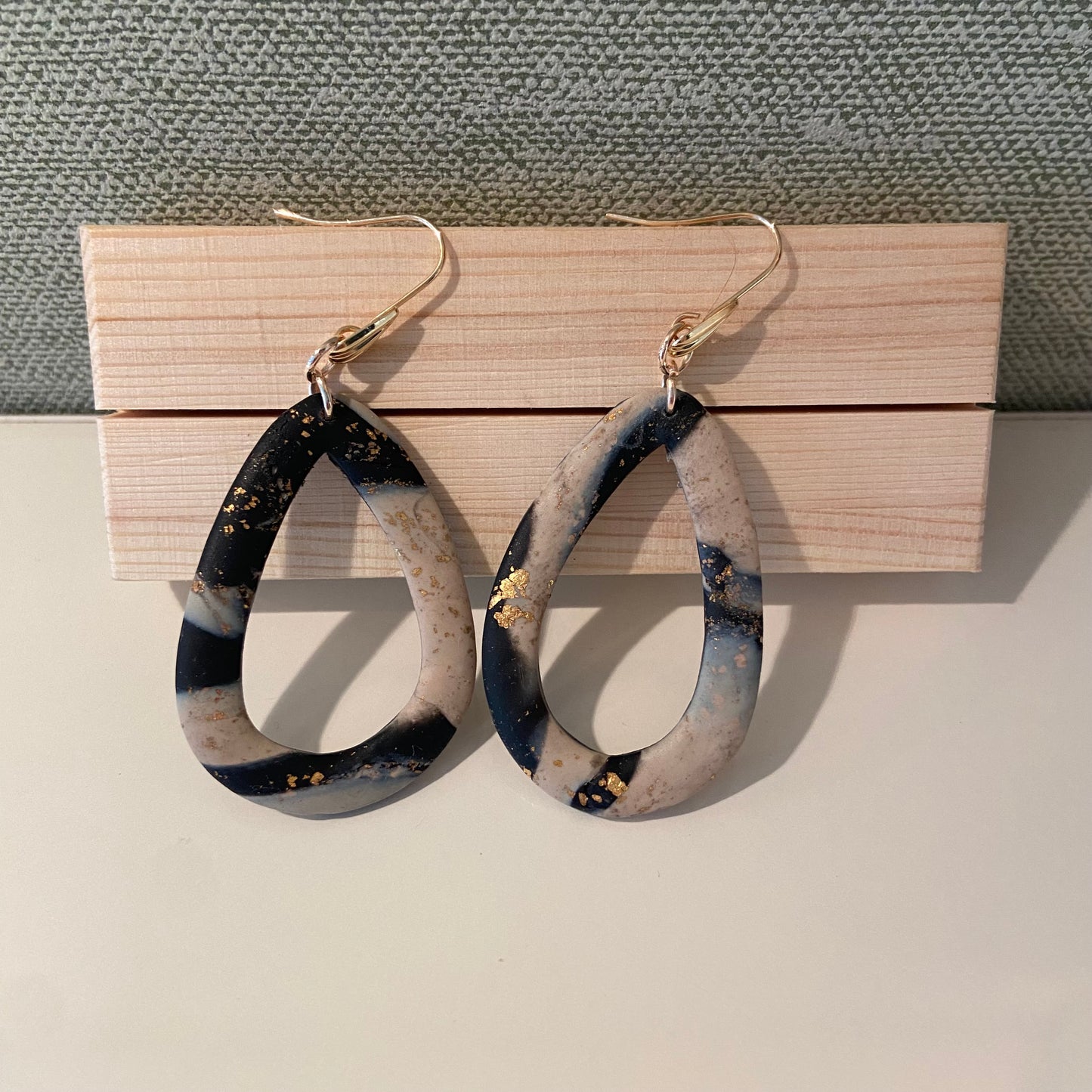 Oorbellen "zwart-beige 4"
