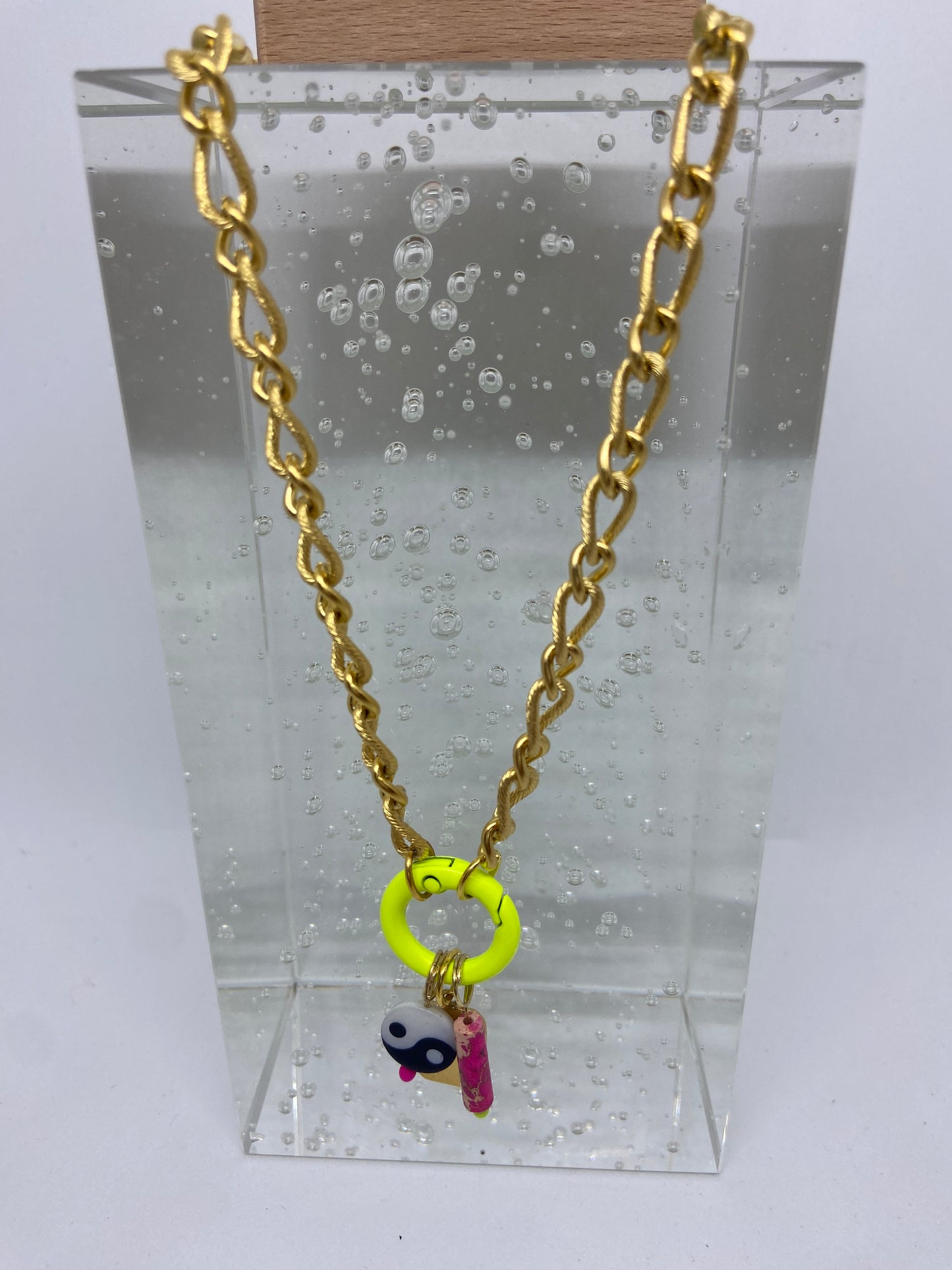 Ketting met fluo gele ring