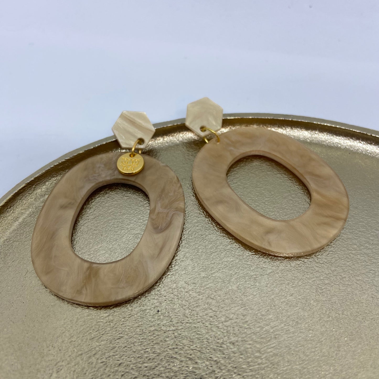 Oorbellen "Resin Ovaal Light semolina beige"