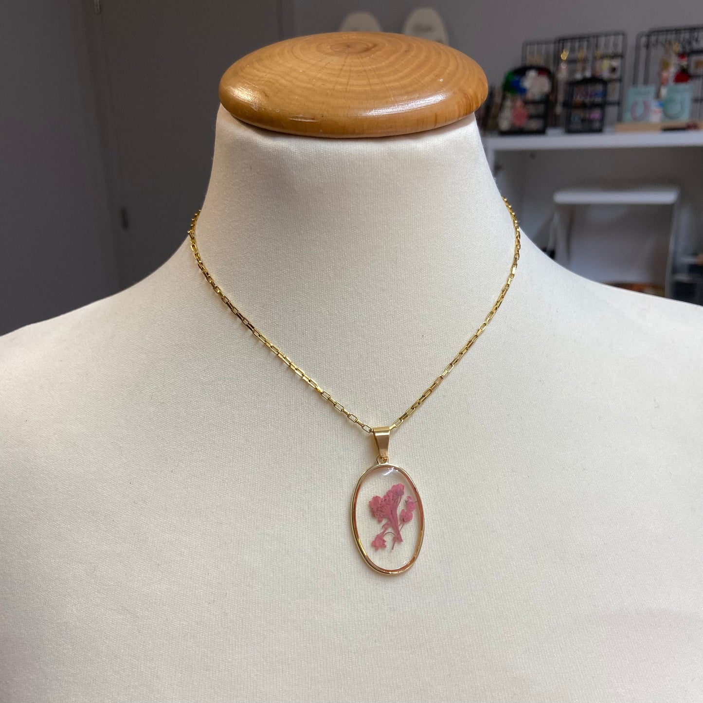 Ketting droogbloem (goud) -> roze bloem