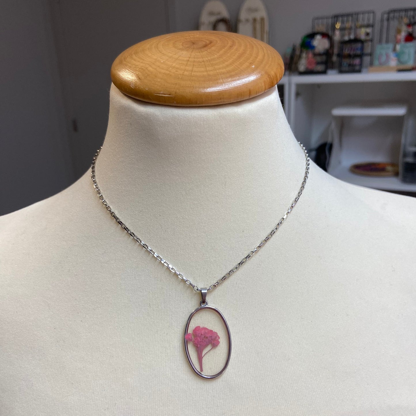Ketting met droogbloem (zilver) -> roze bloem