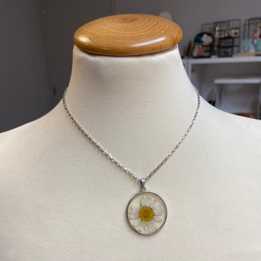 Ketting droogbloem (zilver) -> witte bloem